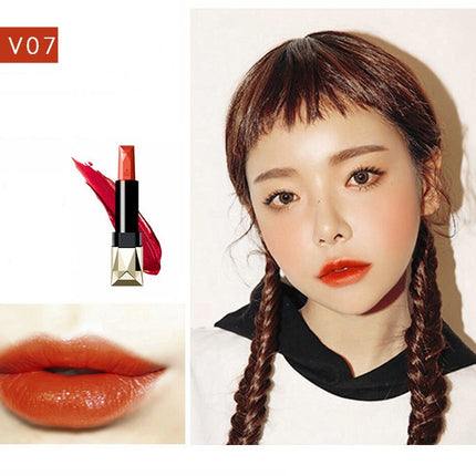 Long lasting moisturizing matte lipstick