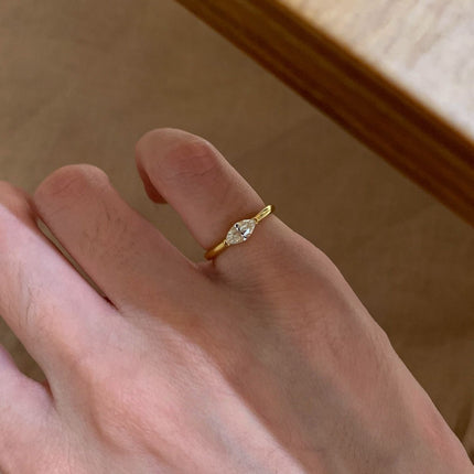 Womens Retro Minimalist Horse-Eye Diamond Ring