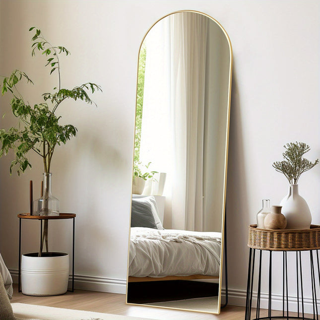 162.56cm Full-Length Mirror That Is Easy to Install, Featuring a Golden And Black Aluminum Alloy Frame.