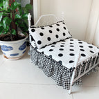 White bed andblack polka dots / M Medium