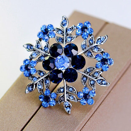 Fashion snowflake brooch