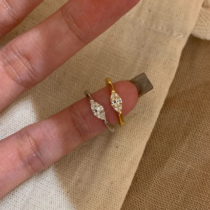 Womens Retro Minimalist Horse-Eye Diamond Ring