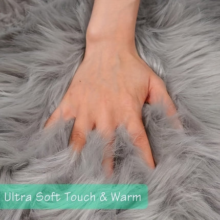 A Single Piece of Faux Carpet for Indoor Use, Extremely Soft And Fluffy, Suitable for Bedrooms.