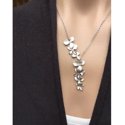 Women's Fashion Silver Petals Necklace And Earrings Suite