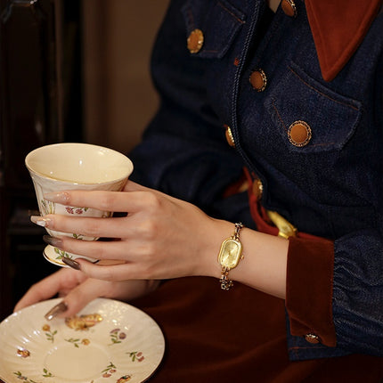 Medieval Small Retro Small Golden Watch Oval Light Luxury Artistic Fashion Quartz