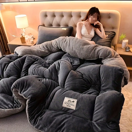 1pc Luxury Thickened Winter Quilt - Soft Light -Friendly Bedding with Quilted Stitching