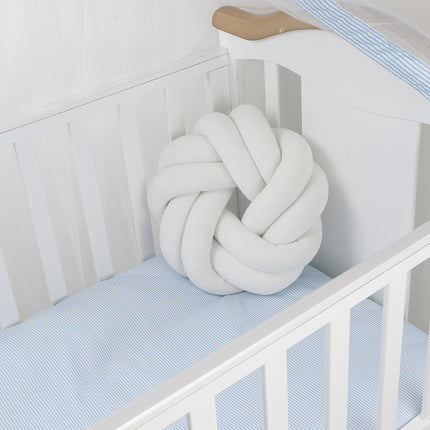Knotted pillow