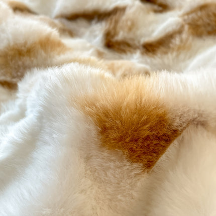 90*108inch Artificial Rabbit Blanket, Soft Warm Blanket, Suitable for Bedroom, Guest Room
