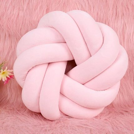 Knotted pillow