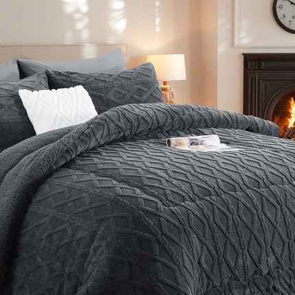 1pc Luxurious Plush Fleece Quilt - Thick, Warm, And Hypoallergenic Bedding,