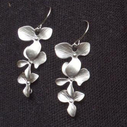 Women's Fashion Silver Petals Necklace And Earrings Suite