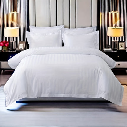A Complete Set of White Bedding, Striped Double Bedding, Soft And Comfortable Down Comforter Cover