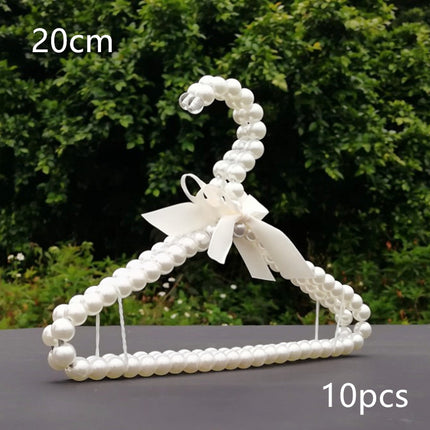 Creative pearl hanger
