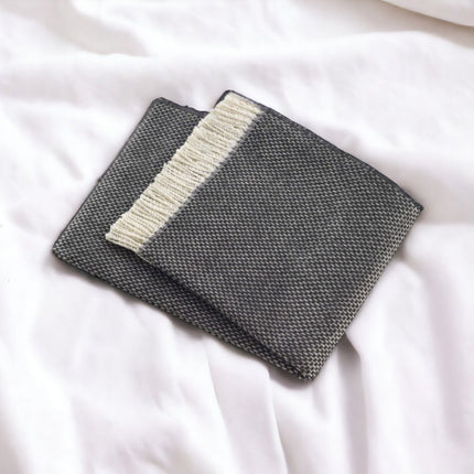Soft Dark Gray Links Pattern Throw Blanket