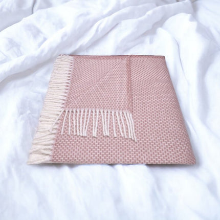 Soft Dusty Rose Links Pattern Throw Blanket