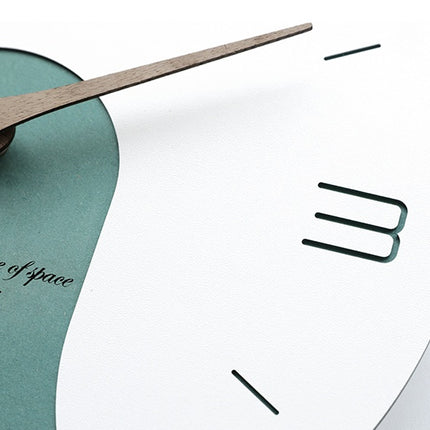 Retro pendulum wall clock