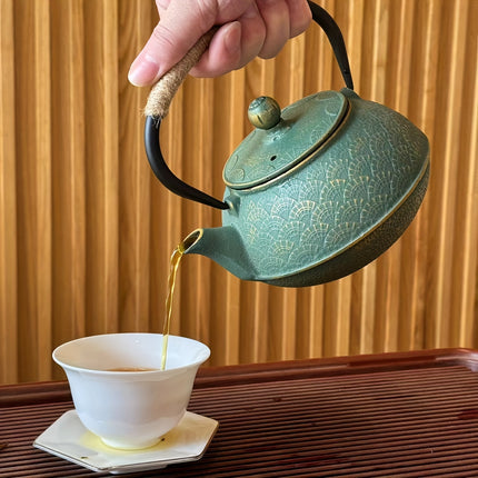 Green & Golden Fan Pattern - Cast Iron Enamel Teapot - Stainless Steel Infuser With Removable Filter