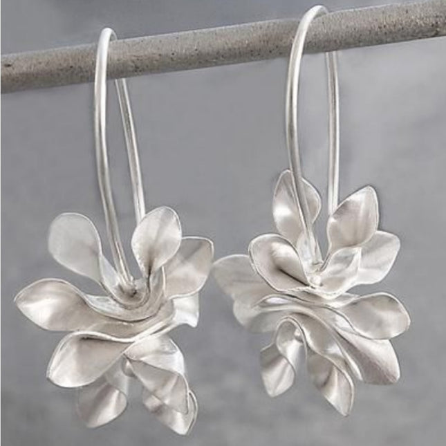 Vintage Court Style Flower Alloy Women's Elegant Personality And Fashion Earrings