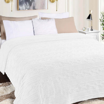 Queen White Polyester Knitted Geometric Plush Blanket