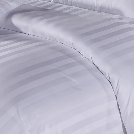 A Complete Set of White Bedding, Striped Double Bedding, Soft And Comfortable Down Comforter Cover