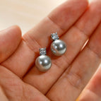 Gray Pearl Ear Clip
