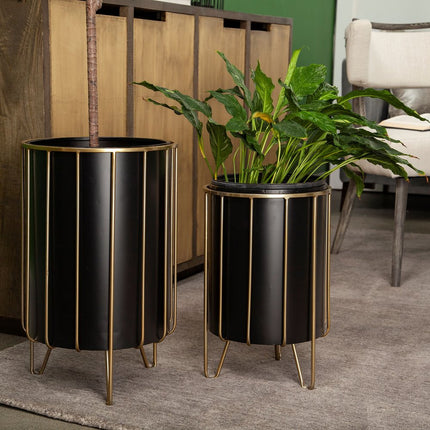 Set of Two Black Metal 20 Ounce Round Pot Planters