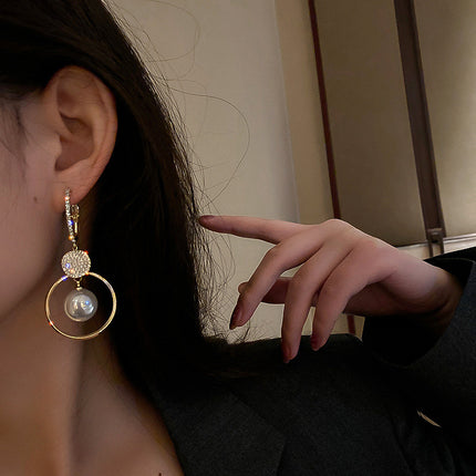Pearl Circle High-end Niche Earrings