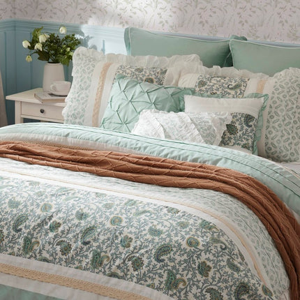 Set of Nine Aqua And Ivory Paisley King Ring Stitch Polyester Sham And Comforter