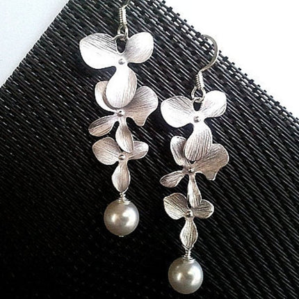 Women's Fashion Silver Petals Necklace And Earrings Suite