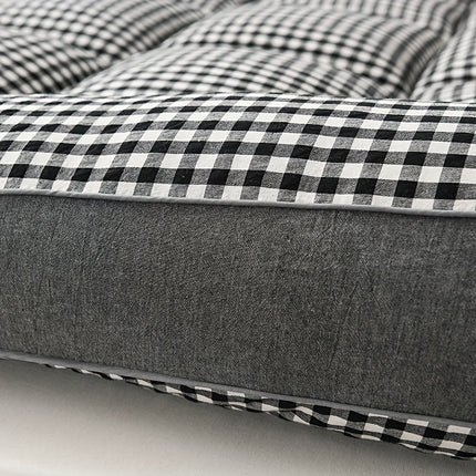 1pc Soft And Warm Japanese-Style Grid Mattress, Foldable, Suitable for Floors And Tatami, Usable in All Seasons