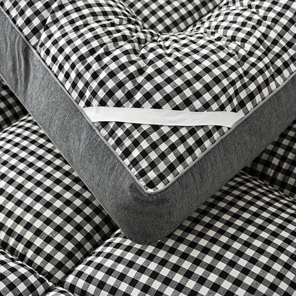 1pc Soft And Warm Japanese-Style Grid Mattress, Foldable, Suitable for Floors And Tatami, Usable in All Seasons