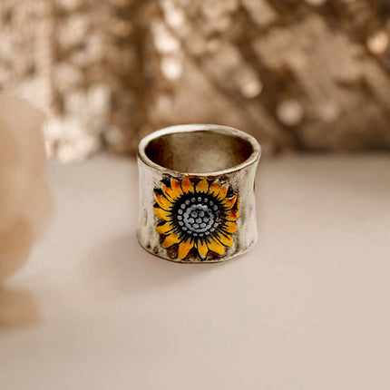 Retro Wide Band Sunflower-patterned Creative Ring