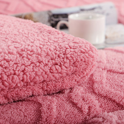 1pc Luxurious Plush Fleece Quilt - Thick, Warm, And Hypoallergenic Bedding,