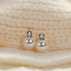 White Pearl Ear Clip