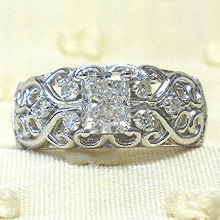 Womens Retro Court-Style Hollowed-Out Zircon Ring