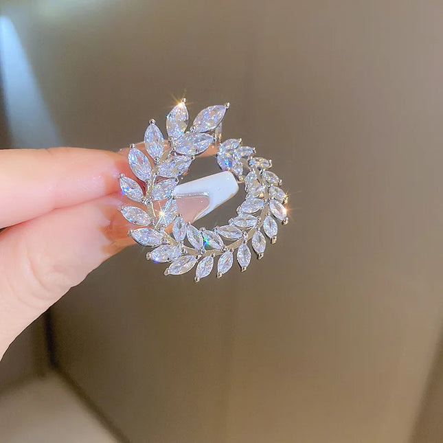 Zircon Luxury Leaf Brooch for Women Niche Temperament High-end  Simple Brooches Commuting Personalized Design Accessories