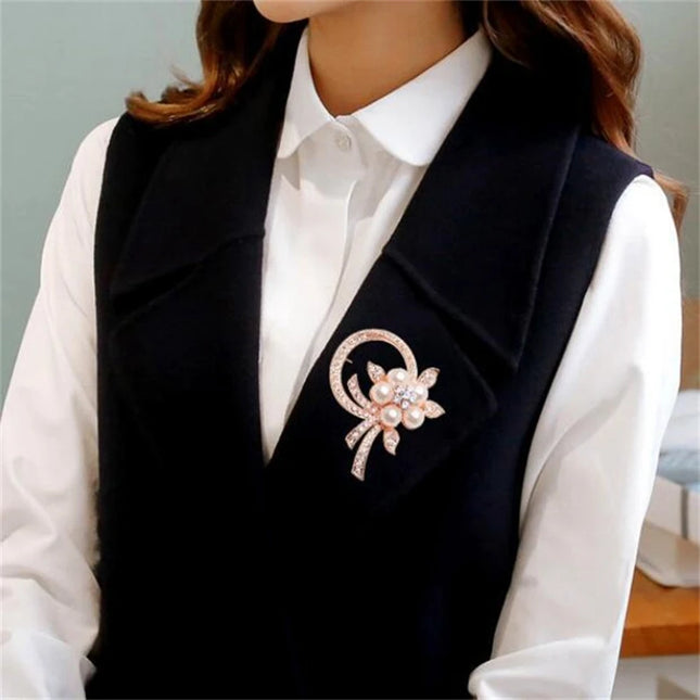 Exquisite Flower Imitation Pearl Brooches For Women Shiny Rhinestone Double Layer Love Heart Pins Sweater Cardigan Jewelry Gifts