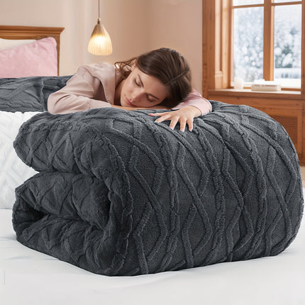 1pc Luxurious Plush Fleece Quilt - Thick, Warm, And Hypoallergenic Bedding,