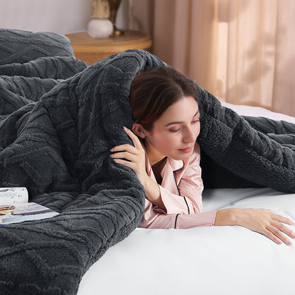 1pc Luxurious Plush Fleece Quilt - Thick, Warm, And Hypoallergenic Bedding,