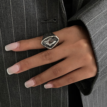 Fashionable Light-Luxury Acrylic Rhinestone Ring Set