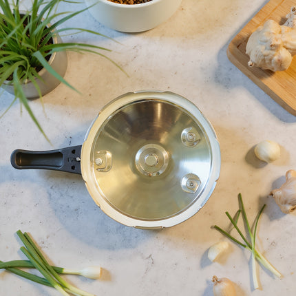 30/32cm Stainless Steel Pressure Cooker  Red Valve Safety Design, Gas/Induction/Outdoor Use