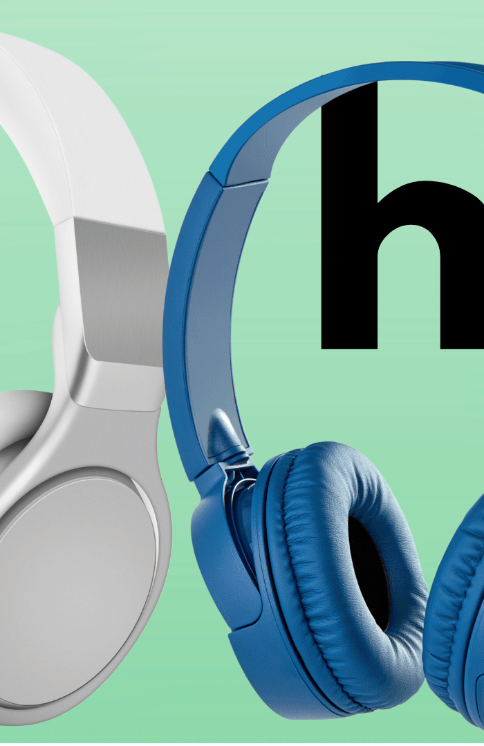 Five pairs of headphones in various colors on a green background with 'Gardiwall' branding.