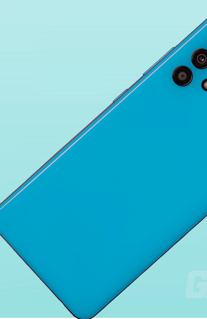 Comparison of different smartphones on a blue background with 'Smart Phone's.' text.
