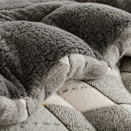 Luxury Milk Light Beige Quilted Comfort Duvet 300GSM Winter Bedspread, Soft Warm Plaid Bed Cover