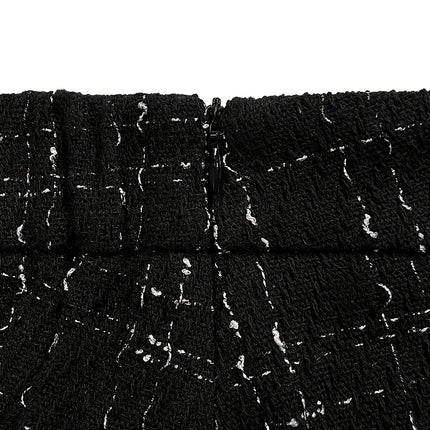The Elegant A-Line Midi Skirt in Tweed Is Comfortable for Commuting During The Autumn And Winter Seasons.