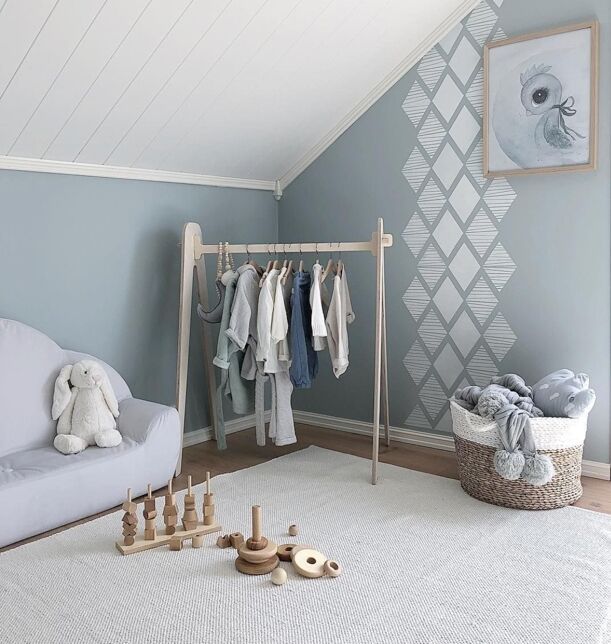 Simple Floor Clothes Hanger Clothing Display