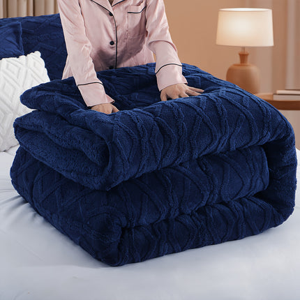 1pc Luxurious Plush Fleece Quilt - Thick, Warm, And Hypoallergenic Bedding,