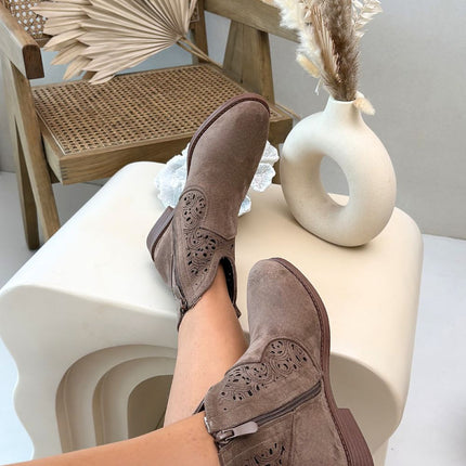 Boots model 224432 Step in style 