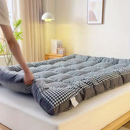 1pc Soft And Warm Japanese-Style Grid Mattress, Foldable, Suitable for Floors And Tatami, Usable in All Seasons