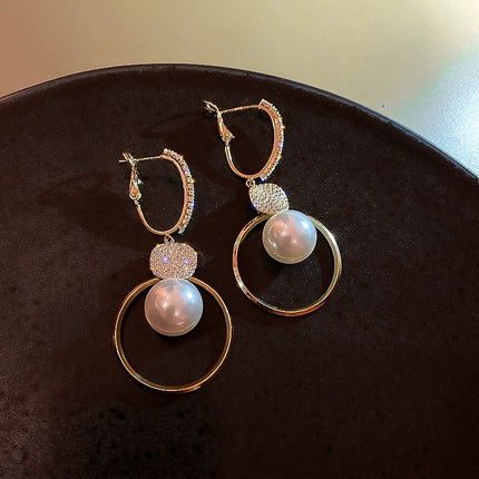 Pearl Circle High-end Niche Earrings
